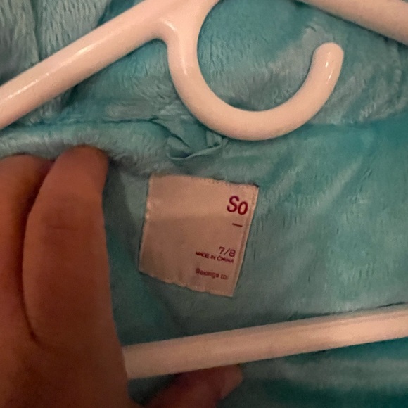 So , Size 7/8 Ombre blue / green puffer jacket Faux fur hood is removable - Picture 2 of 6